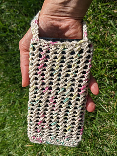 Crochet cotton phone wristlet using criss-cross stitches