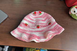 Ravelry: Strawberry Bucket Hat pattern 
