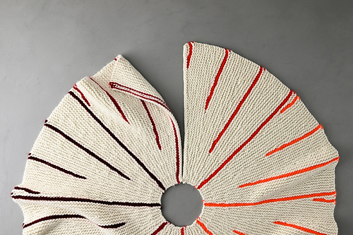 Knit Around Tree Skirt photo 2