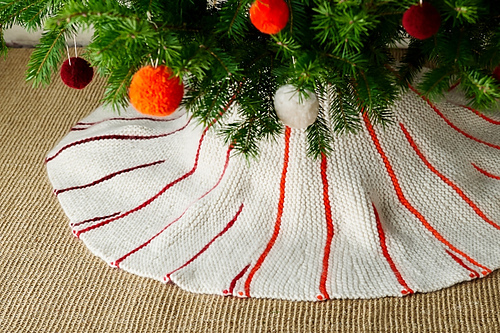 Knit Around Tree Skirt photo 7