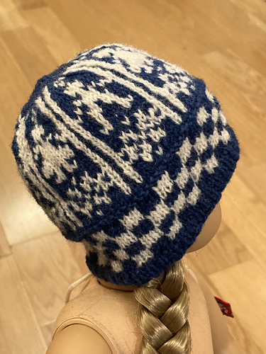 Kirsten's Winter Selbu Hat photo 2