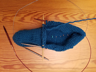 Two circular needles were used for the Sides and a DP for the Upper.