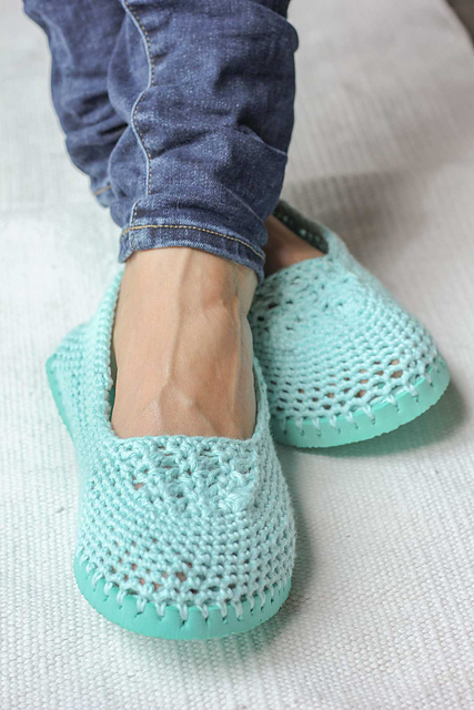 Knit slippers with flip flop sole Clearance
