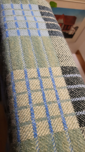 flipside; uneven dyejob in the dusty green stripes!