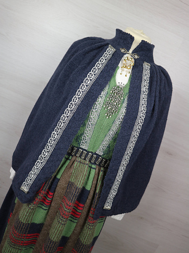 Cape til festdrakt eller bunad 2-12 år - Rita Elin Haugnes