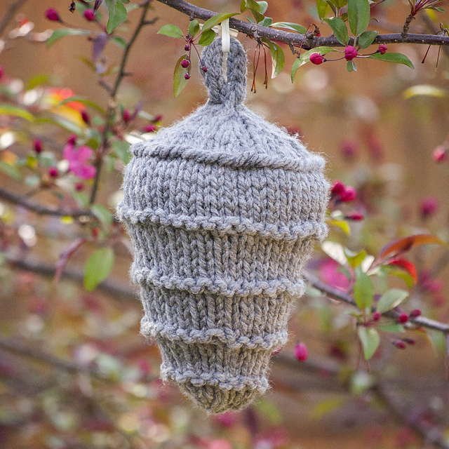 Ravelry Wasp Away Decoy Nest pattern by Robin Stephens
