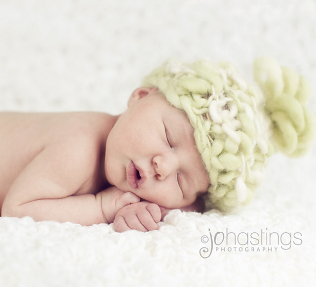 Ravelry Top Knot Baby Hat pattern by rocket clothing