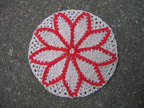 Nine Petal Daisy Potholder photo 1