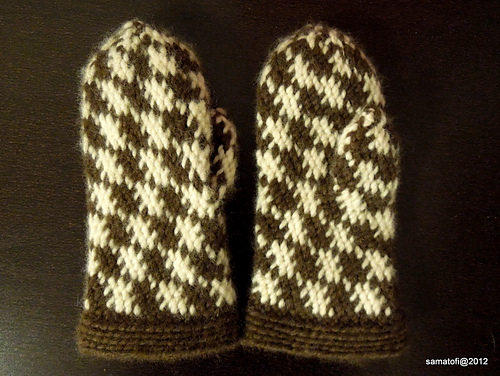 Spotted mittens photo 1