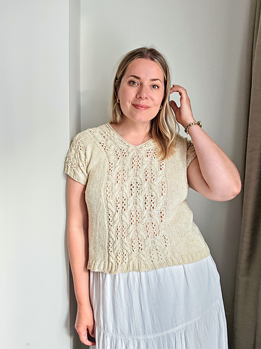 Laulu v-neck tee - Sari Nordlund