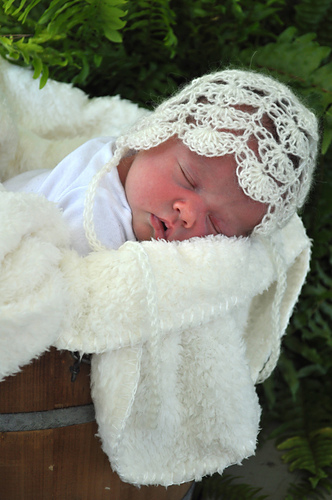 Fan shell bonnet and wrap photo 9
