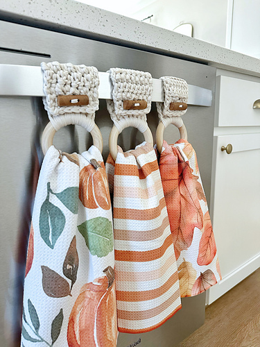 Button Closure Towel Holder 105