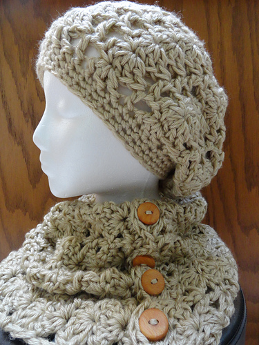 Chunky Lace Cowl and Beanie photo 6