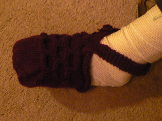 Ravelry: Toe Cozy Cast Cover pattern by Allison Dove