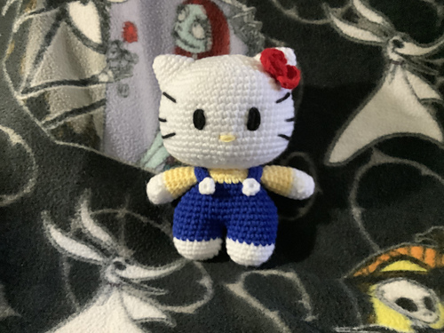 Hello Kitty Plush - byskniffen