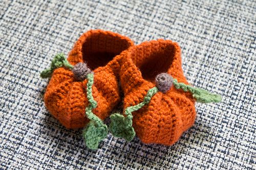 Ravelry: Halloween Pumpkins Baby Booties pattern by Kittying Ying