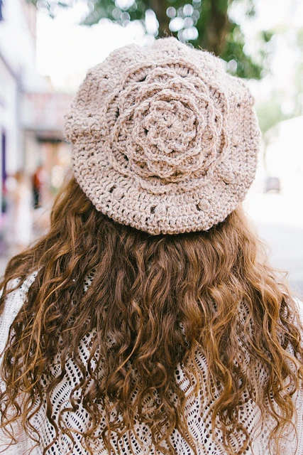 Lolita Crochet: Berets | Raven Snow display picture 2