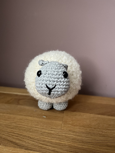 Fluffete Sau - Sophie Standen