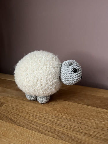 Fluffete Sau - Sophie Standen