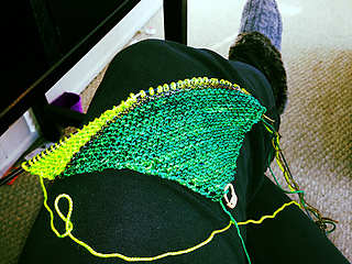 #knitting on my electric green shawl this sick day