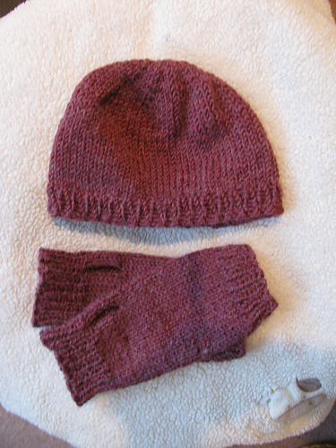 Mulberry Hat & Fingerless Gloves photo 4