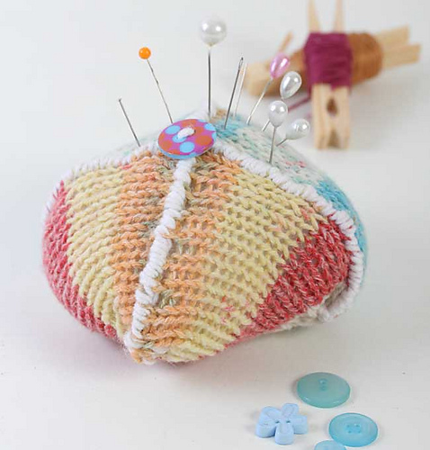Simple Knitted Pincushion