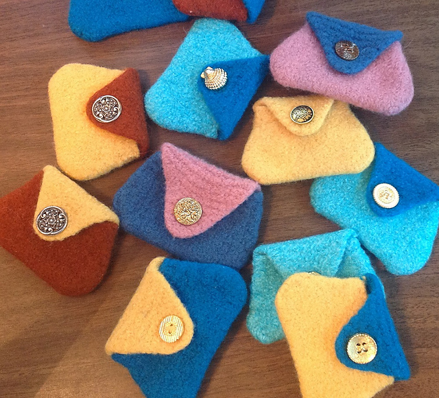 Ravelry Felted Coin Purse pattern by Viola M. Soffe
