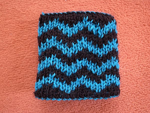 Reversible Zigzag wristlet photo 5