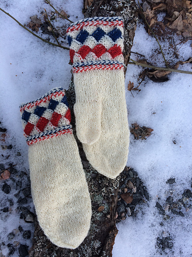 Kontstrikkvotter med latvisk flette - Strikkgaern