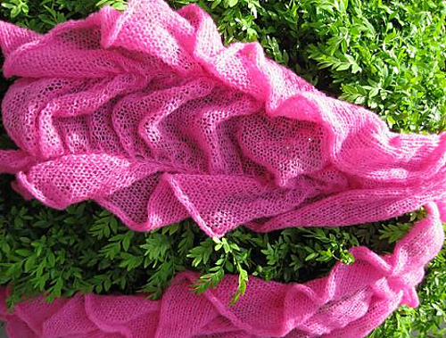 Ravelry: Ruched Ruffles pattern by Lidia Karabinech