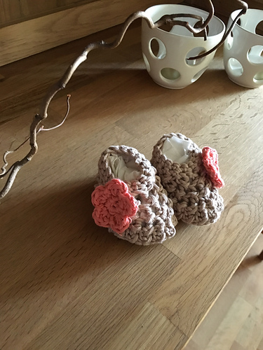 Glover Stitch Newborn Baby Booties photo 3