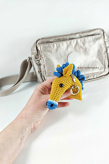Get colorful horse heads in no time with zero yarn-tangling drama for mane!