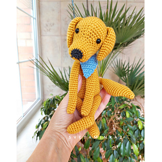 Crochet Golden Retriever with unmistakable breed charm—achieved through simple stitches and clever design.
