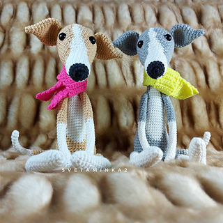 The neck scarf lets you adjust the head tilt for extra personality!
