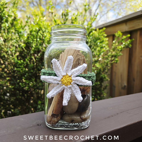 Daisy Mason Jar Decor