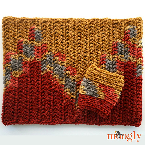 Bonfire Cowl photo 3