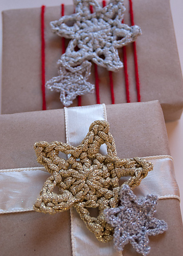 Glittery Crochet Stars in 2 Rounds photo 1