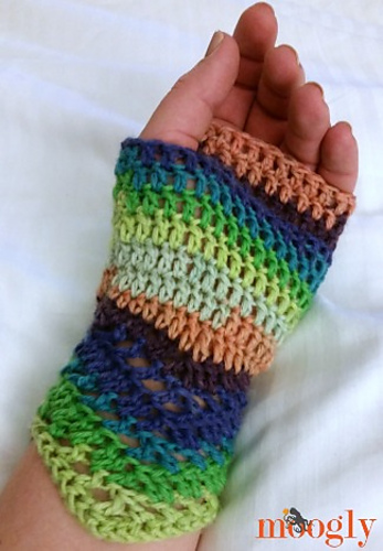 Chevron Lace Fingerless Mitts photo 2