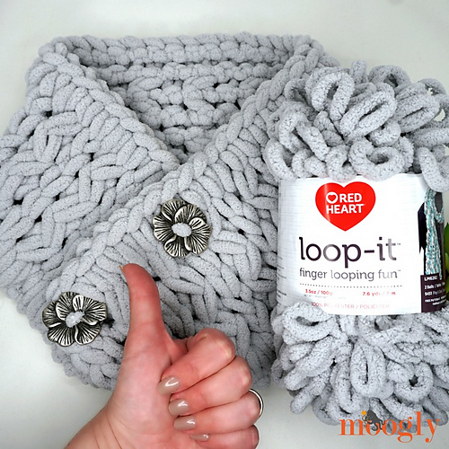 Ravelry: Crossed Loops Cowl pattern by Tamara Kelly