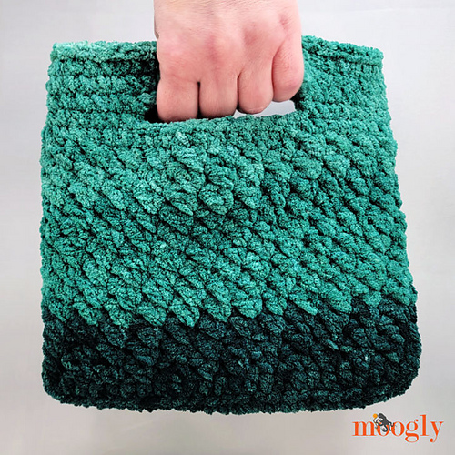 Ravelry Chunky Blanket Bag pattern by Tamara Kelly