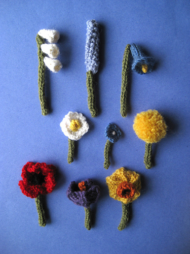 Tiny Knit Flowers