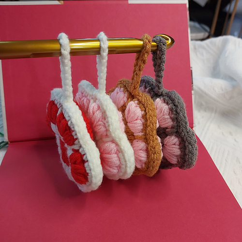 Cute and Easy Paw bag charm photo 3