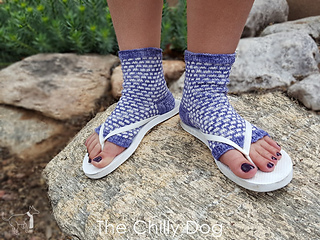 Flip Flop Socks pattern by The Chilly Dog