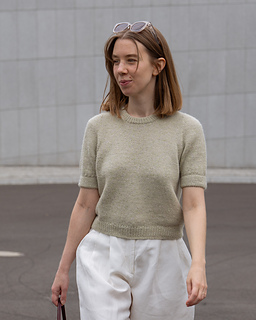 FEST tee in size 1 worn with a 5 cm of positive ease. Sample knitted with Sandnes Garn - Tynn Line held together with Sandnes Garn - Alpakka Følgetråd.