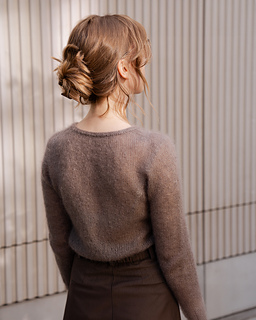 BRYZA blouse in size 1 worn with 0 ease at the bust on a model with full bust circumference of 82 cm knitted in GABO wool - MOHSILKO (4308)