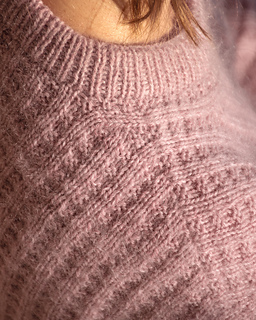 CERATA sweater light - back neckline shaping detail