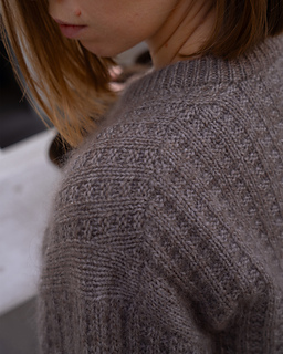 CERATA sweater light - shoulder details
