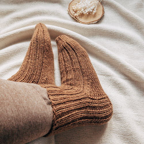 Ravelry Minimalist Socks pattern by Izabela Grzybek