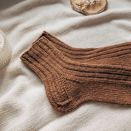 Ravelry Minimalist Socks pattern by Izabela Grzybek