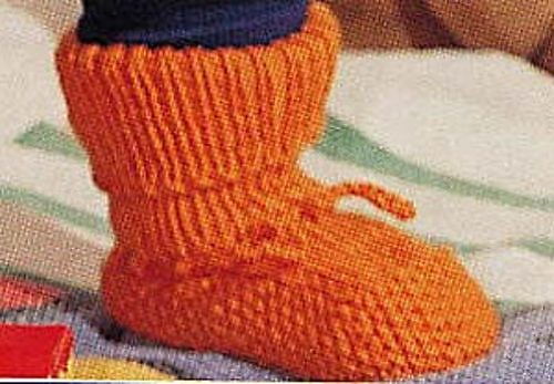 b5-15 Cardigan, hat and socks photo 2